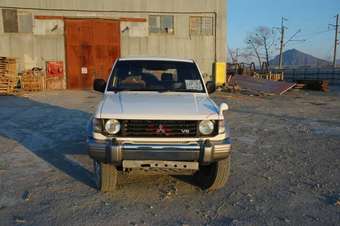 1995 Mitsubishi Pajero Pictures