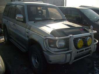 1995 Mitsubishi Pajero Pictures