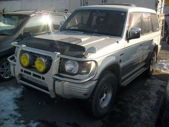 1995 Mitsubishi Pajero Pictures