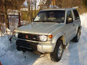 1995 Mitsubishi Pajero Pictures