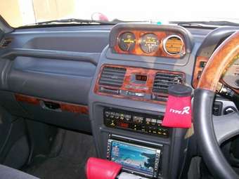 1995 Mitsubishi Pajero Images