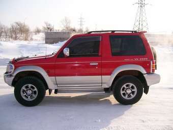 1995 Mitsubishi Pajero Photos
