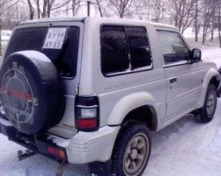 1995 Mitsubishi Pajero Photos