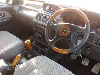 1995 Mitsubishi Pajero Pictures