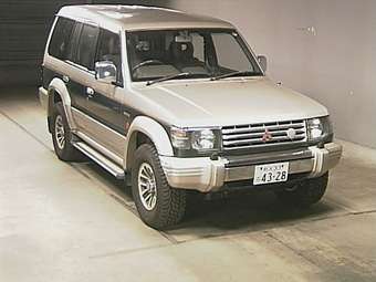 1995 Mitsubishi Pajero Pictures