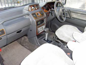 1995 Mitsubishi Pajero Pictures