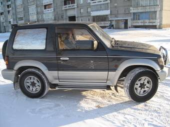 1995 Mitsubishi Pajero Pictures