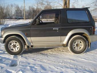 1995 Mitsubishi Pajero Photos