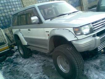 1995 Mitsubishi Pajero Photos