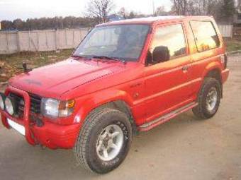 1995 Mitsubishi Pajero Pictures