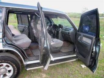 1995 Mitsubishi Pajero Pictures