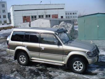 1995 Mitsubishi Pajero Photos