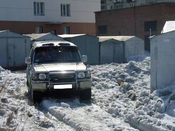 1995 Mitsubishi Pajero Pictures