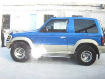 1995 Mitsubishi Pajero Photos