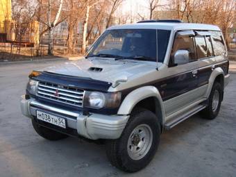 1995 Mitsubishi Pajero Pictures