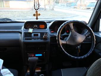 1995 Mitsubishi Pajero Photos