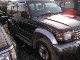 1995 Mitsubishi Pajero Pictures