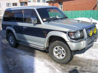 1995 Mitsubishi Pajero Pictures