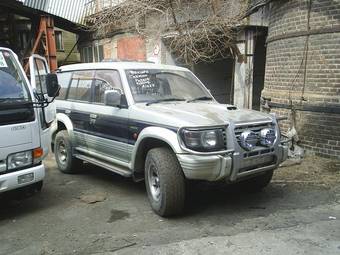 1995 Mitsubishi Pajero Photos