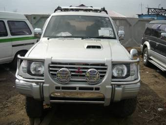 1995 Mitsubishi Pajero Photos