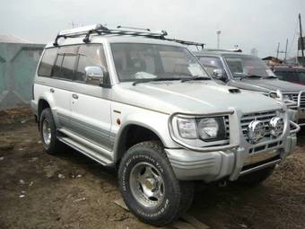 1995 Mitsubishi Pajero Photos