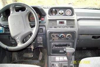 1995 Mitsubishi Pajero Photos