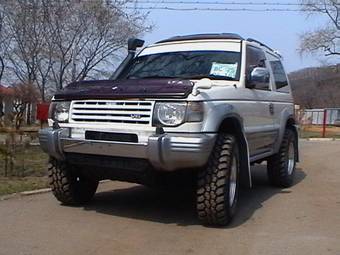 1995 Mitsubishi Pajero Images