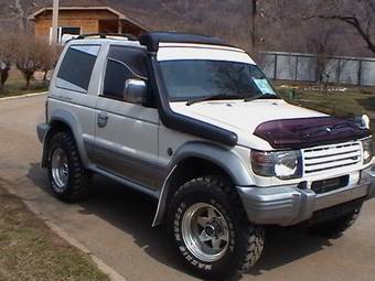 1995 Mitsubishi Pajero Pictures