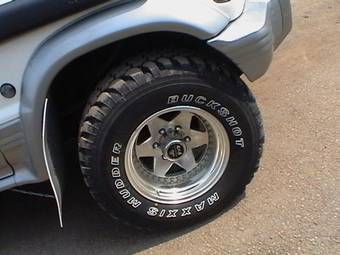 1995 Mitsubishi Pajero Pictures