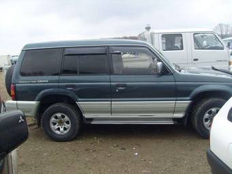 1995 Mitsubishi Pajero Pictures