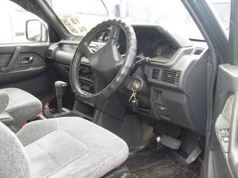 1995 Mitsubishi Pajero Pictures