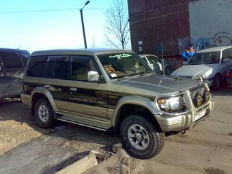 1995 Mitsubishi Pajero Pictures