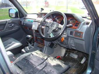 1995 Mitsubishi Pajero Pictures