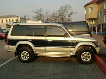 1995 Mitsubishi Pajero Photos