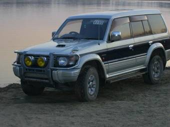 1995 Mitsubishi Pajero Pictures