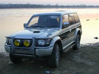 1995 Mitsubishi Pajero Photos