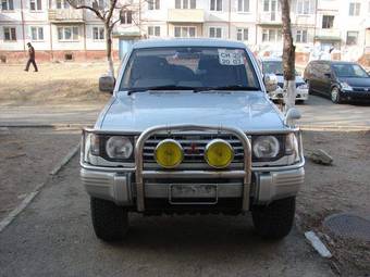 1995 Mitsubishi Pajero Pictures