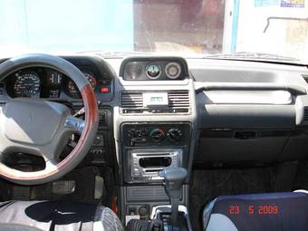 1995 Mitsubishi Pajero Photos