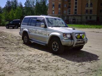 1995 Mitsubishi Pajero Photos