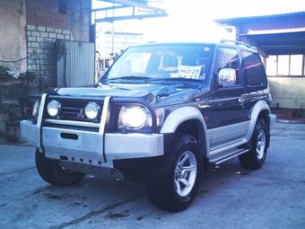1995 Mitsubishi Pajero Pictures