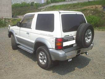 1995 Mitsubishi Pajero Images