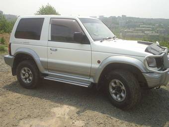 1995 Mitsubishi Pajero Pictures