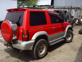 1995 Mitsubishi Pajero Photos