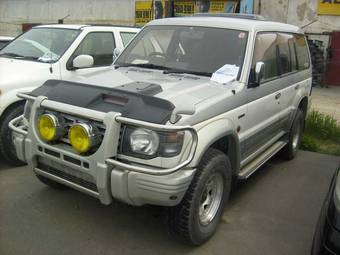 1995 Mitsubishi Pajero Photos