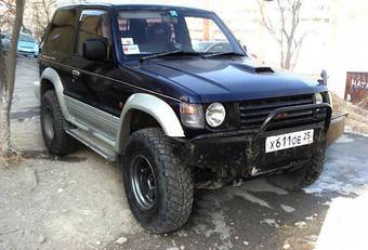 1995 Mitsubishi Pajero Images