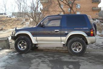 1995 Mitsubishi Pajero Photos