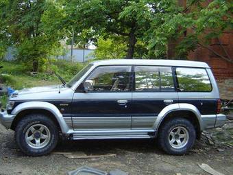 1995 Mitsubishi Pajero Pictures