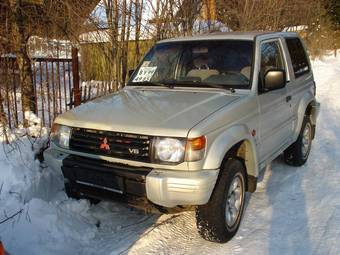 1995 Mitsubishi Pajero Photos