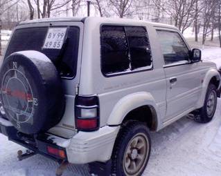 1995 Mitsubishi Pajero Pictures