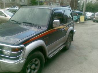 1995 Mitsubishi Pajero Pictures